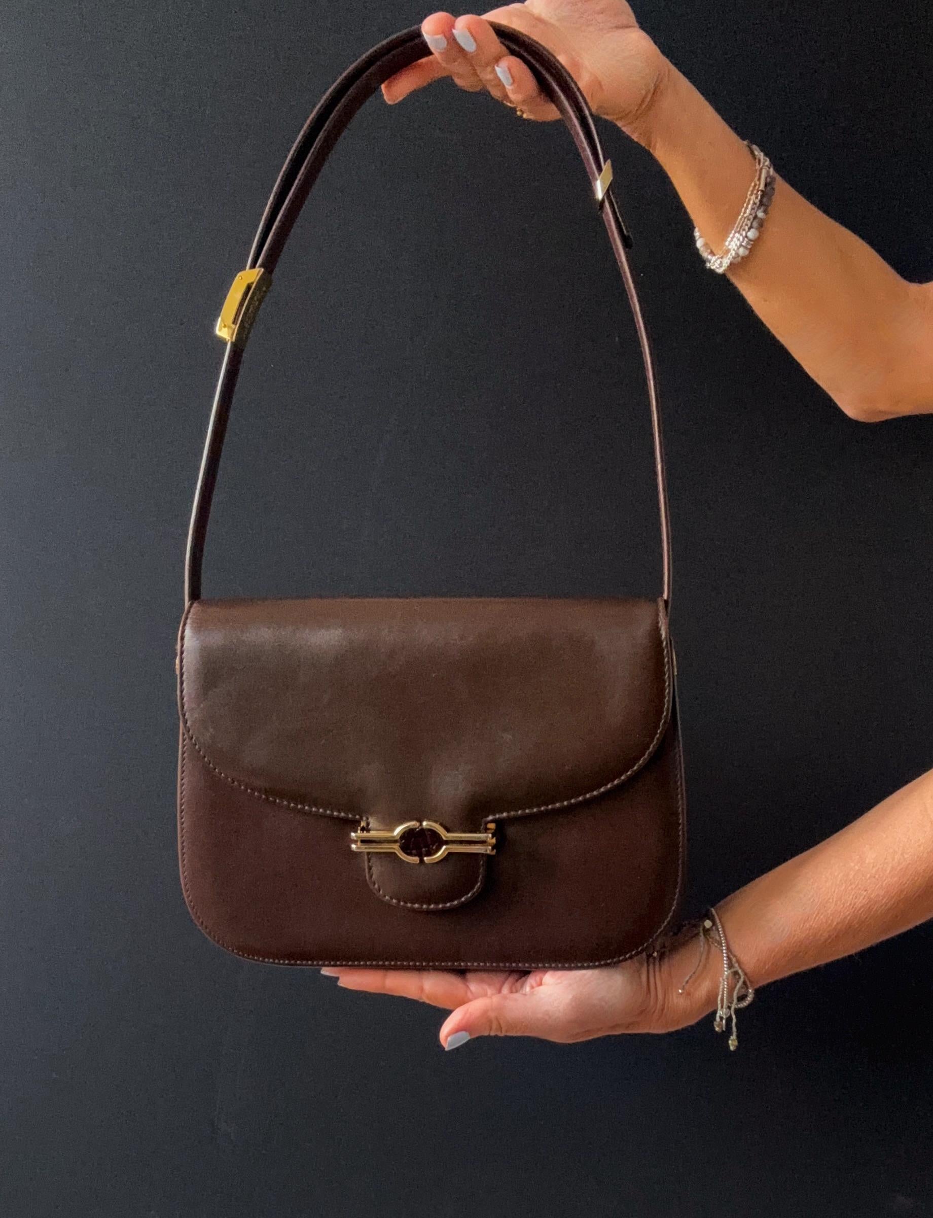 The perfect vintage brown shoulder bag