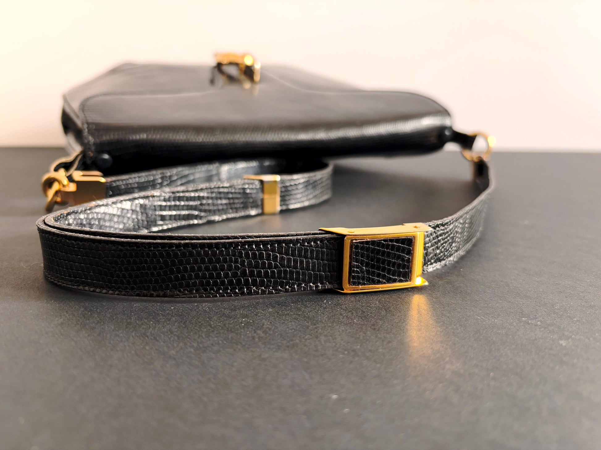Vintage Shoulder bag in black reptile leather, never worn.