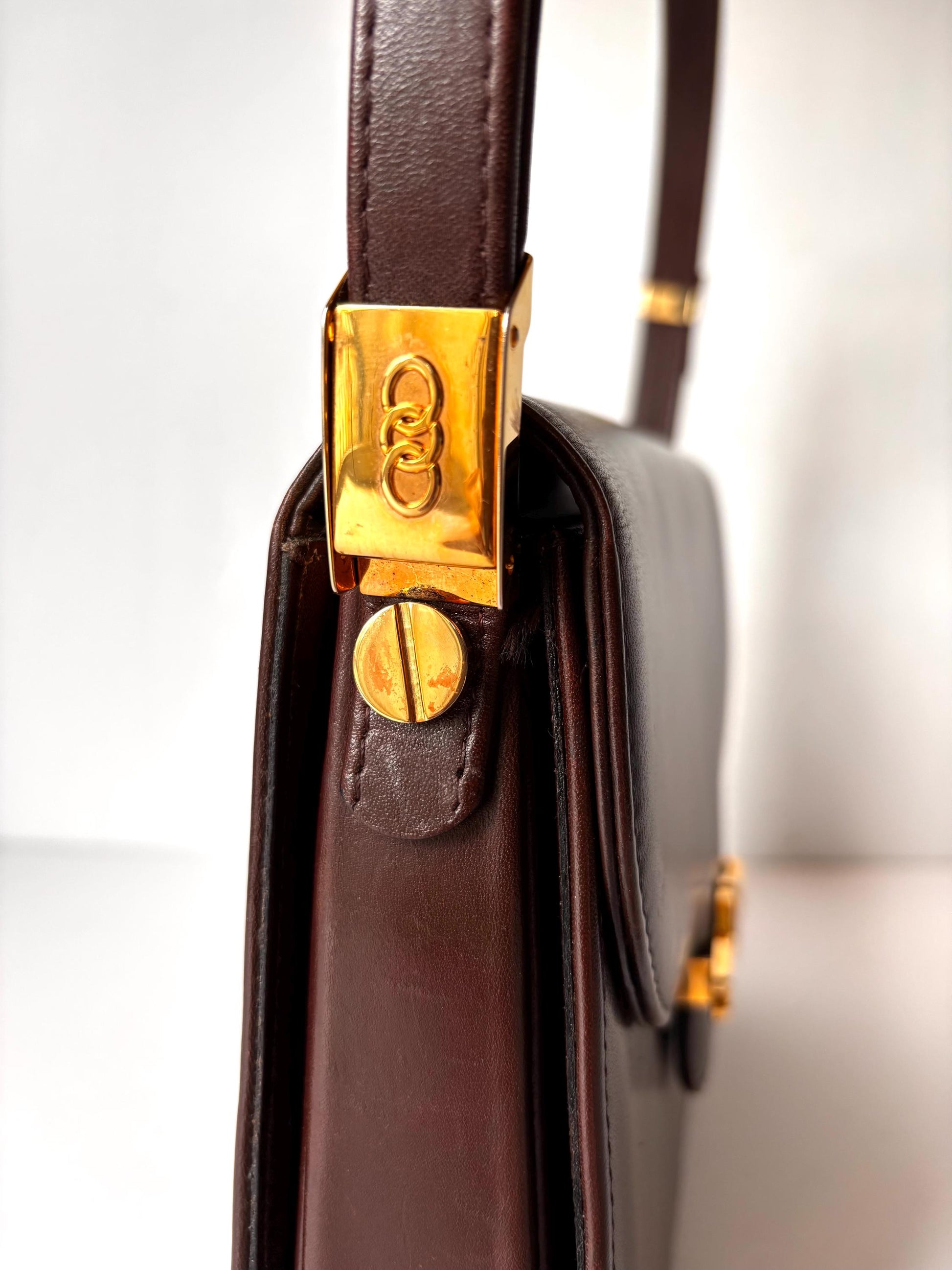 The perfect vintage brown shoulder bag