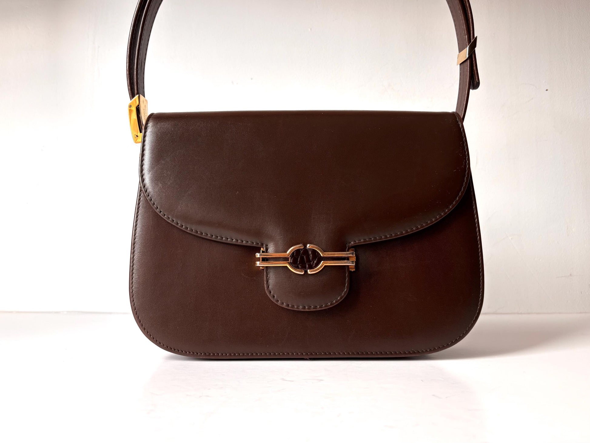 The perfect vintage brown shoulder bag
