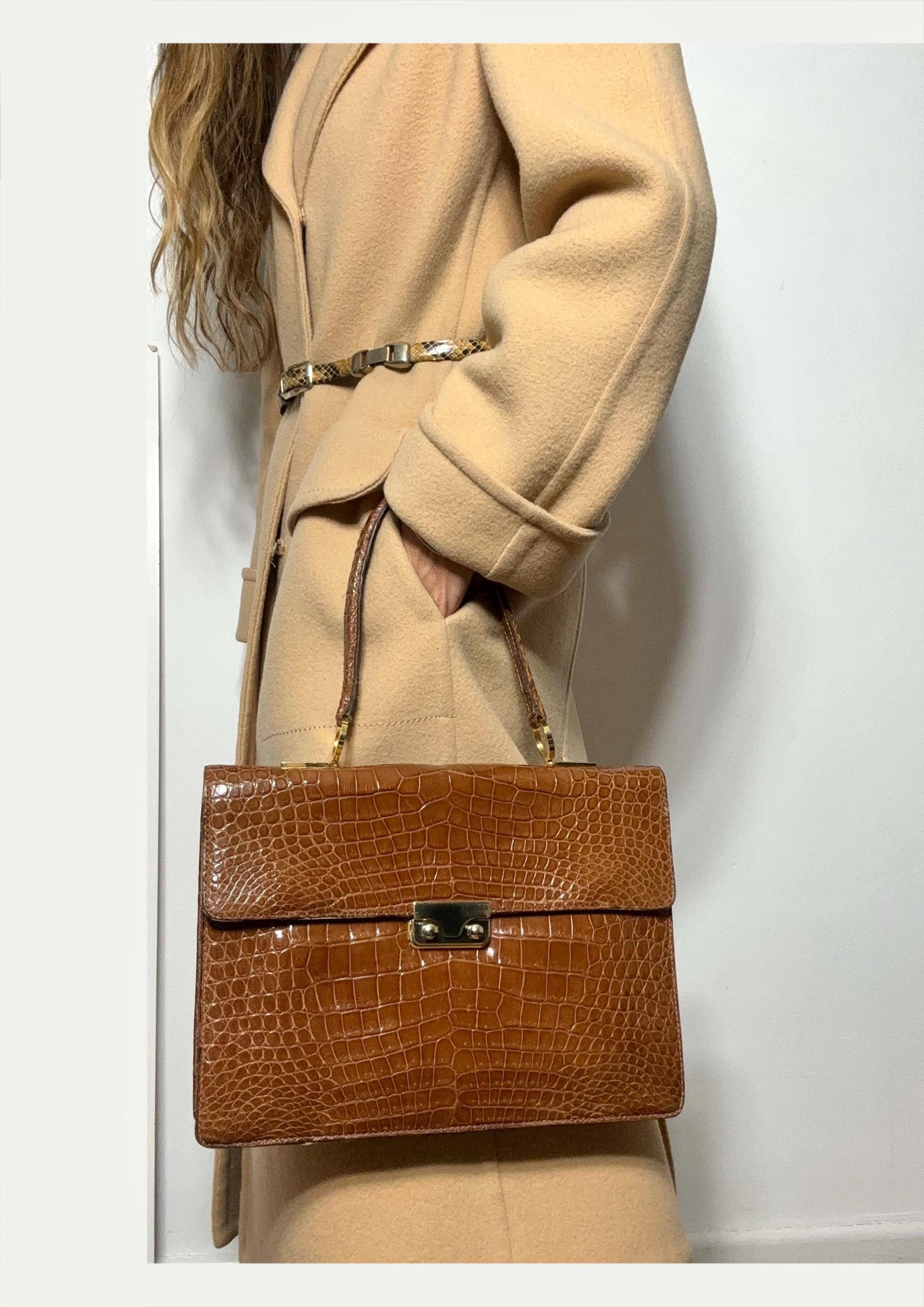 Vintage 70's, luxurious caramel brown croc top handle bag