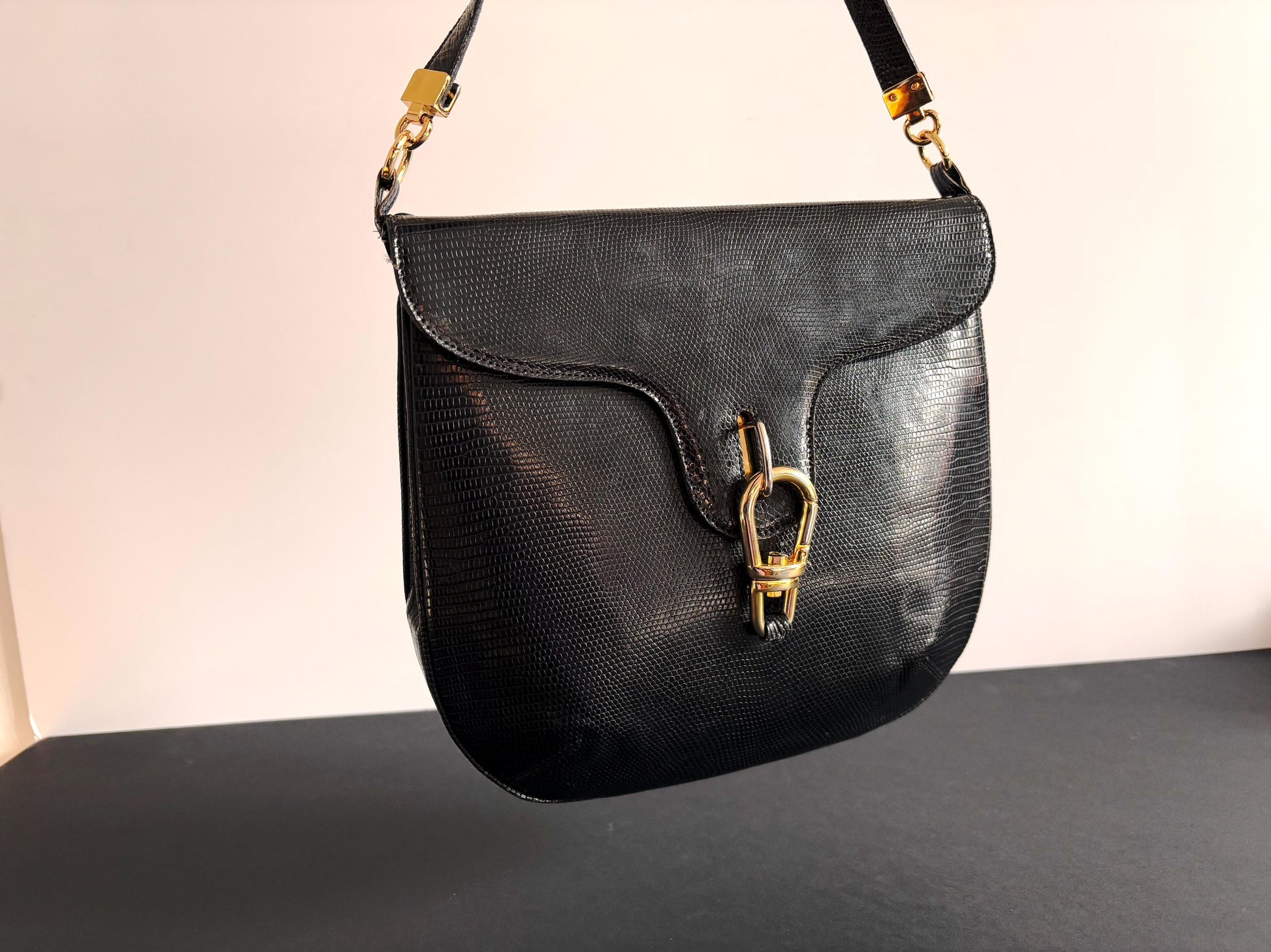 Vintage Shoulder bag in black reptile leather, never worn.