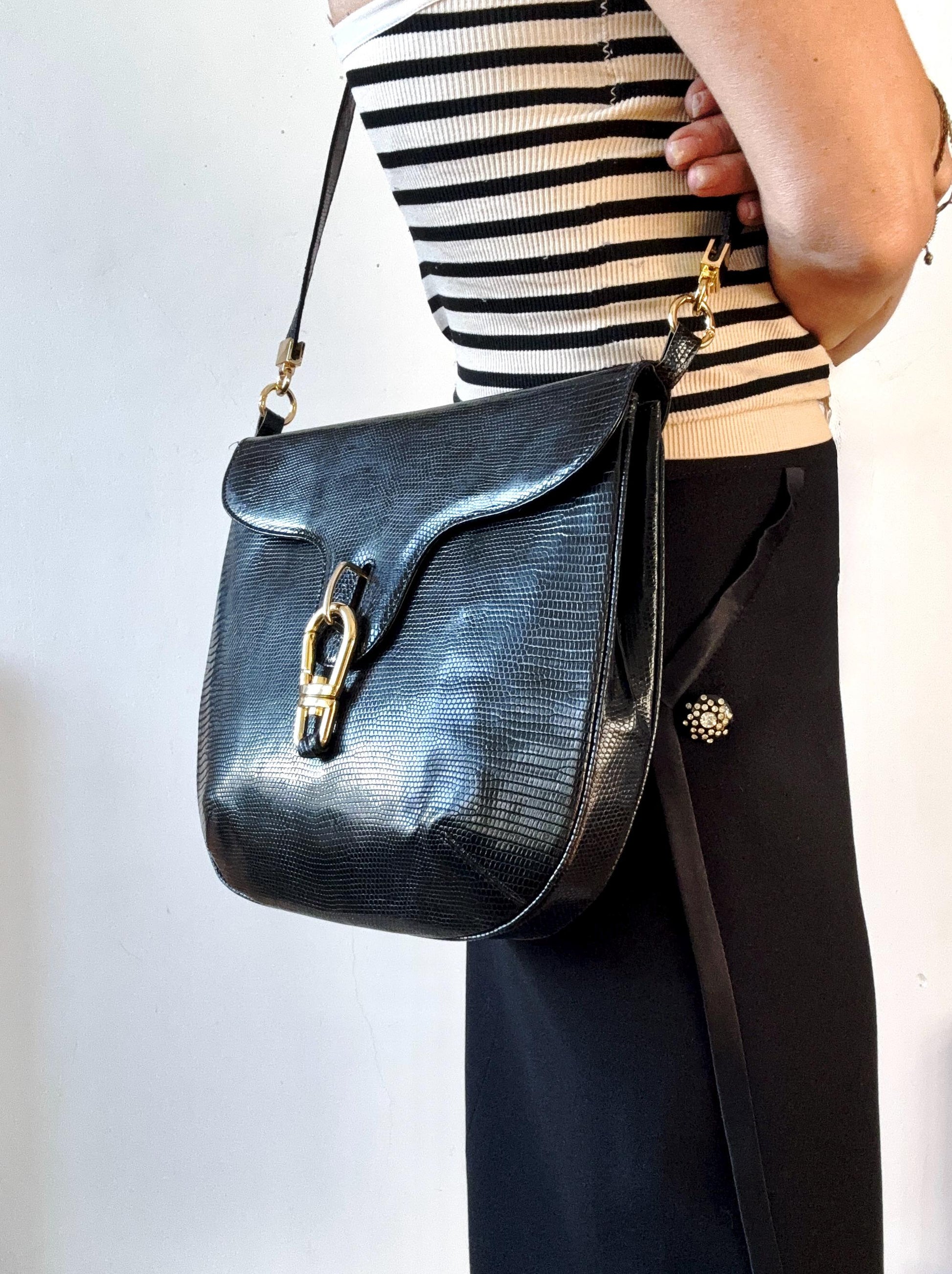 Vintage Shoulder bag in black reptile leather, never worn.