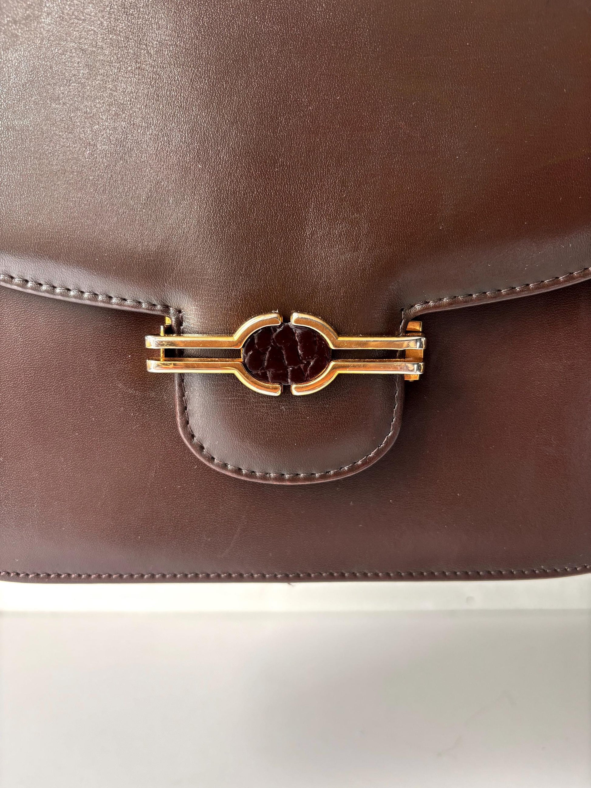 The perfect vintage brown shoulder bag