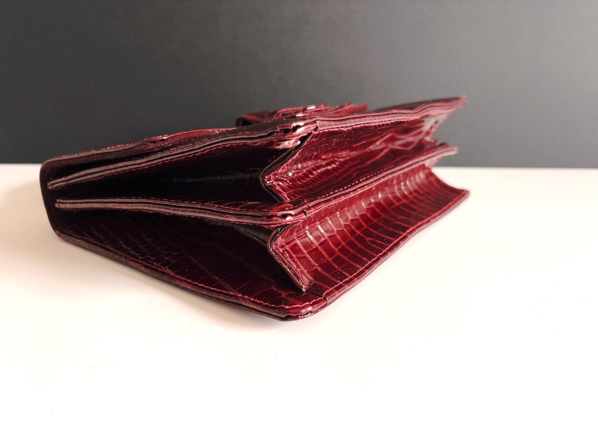Vintage burgundy patent leather top handle bag , very good condition, late 70's