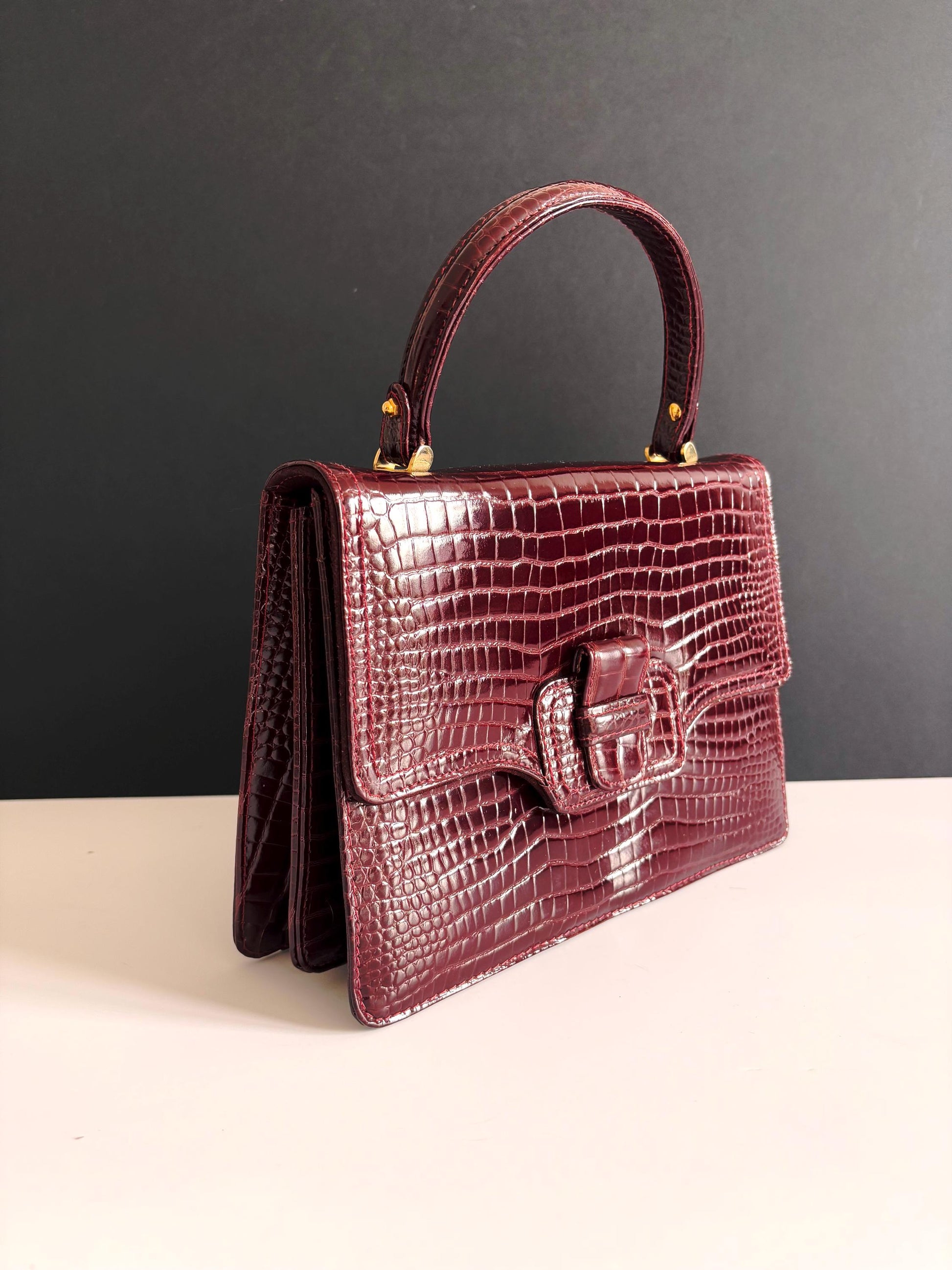 Vintage burgundy patent leather top handle bag , very good condition, late 70's