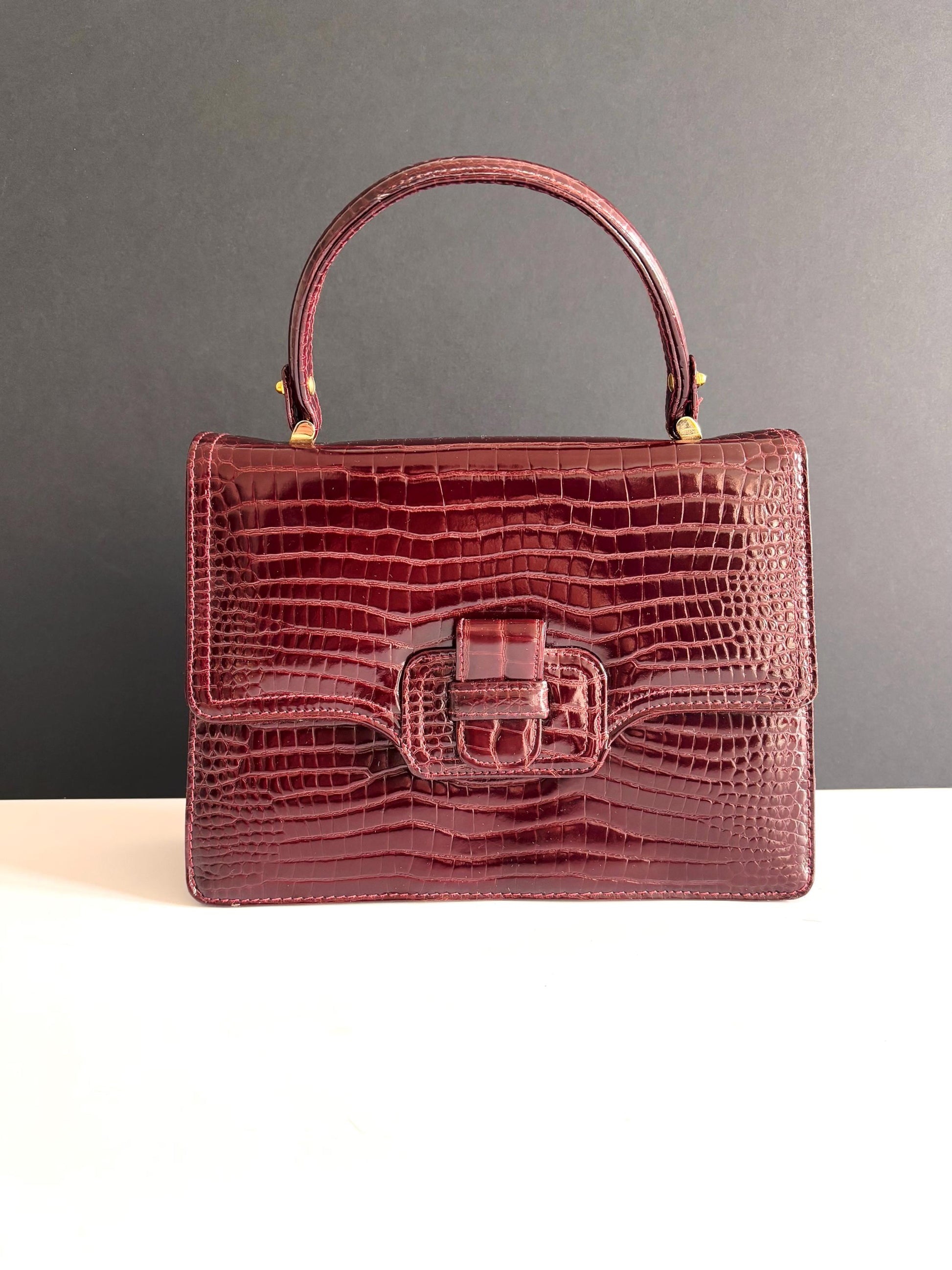 Vintage burgundy patent leather top handle bag , very good condition, late 70's