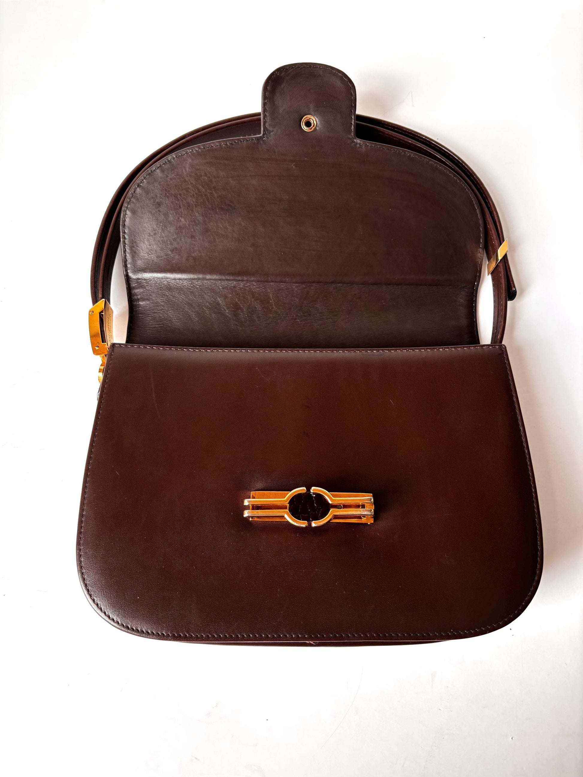 The perfect vintage brown shoulder bag
