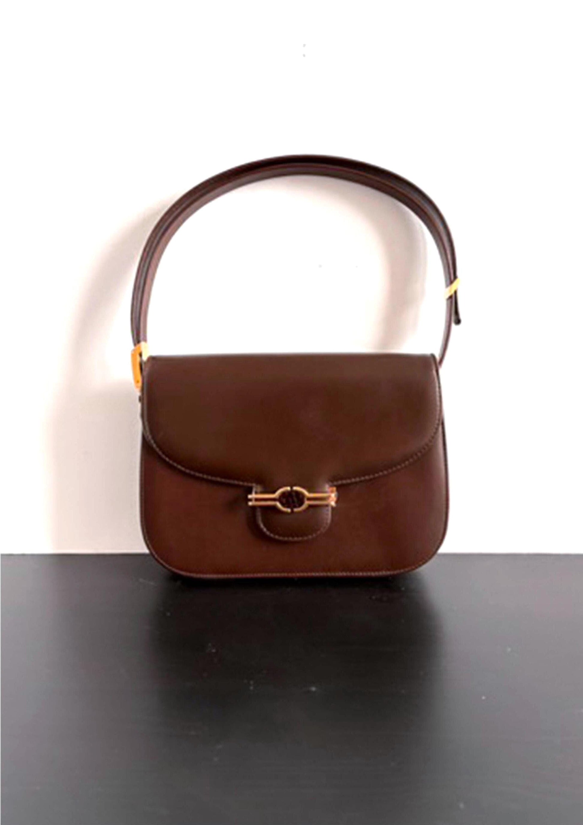 The perfect vintage brown shoulder bag