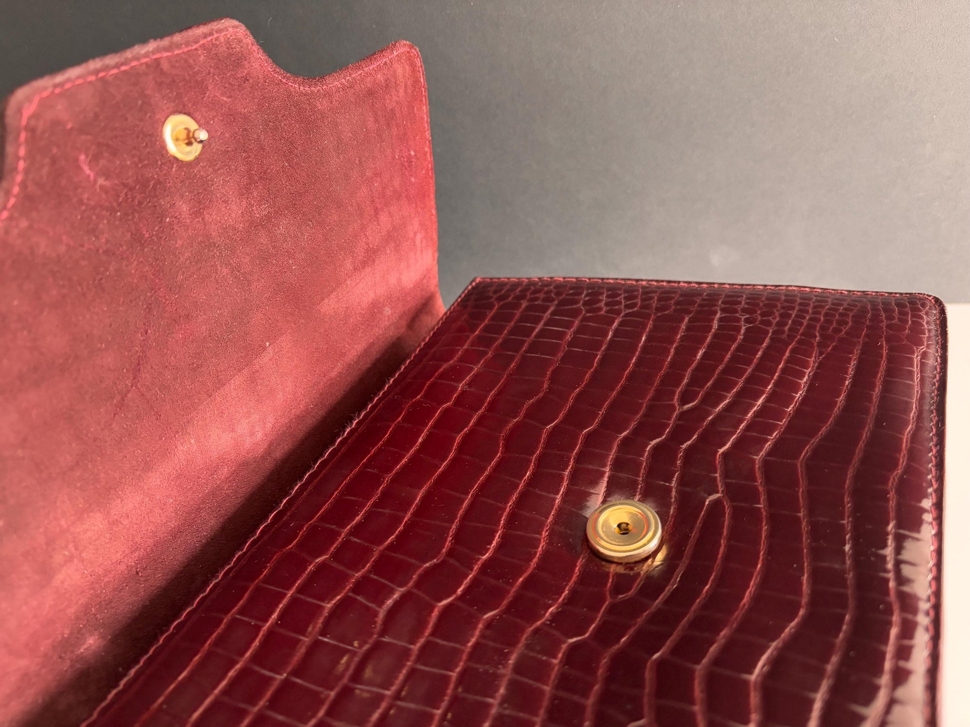 Vintage burgundy patent leather top handle bag , very good condition, late 70's